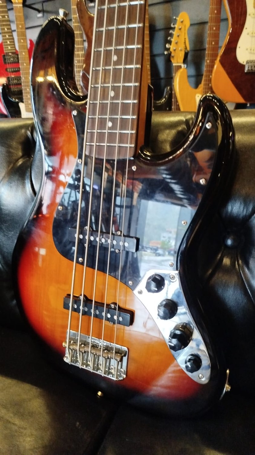 Contrabaixo Gusta GJB5-03 5 Cordas Ativo Sunburst Jazz Bass - Imagem 2