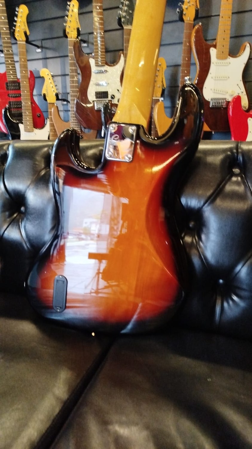 Contrabaixo Gusta GJB5-03 5 Cordas Ativo Sunburst Jazz Bass - Imagem 3
